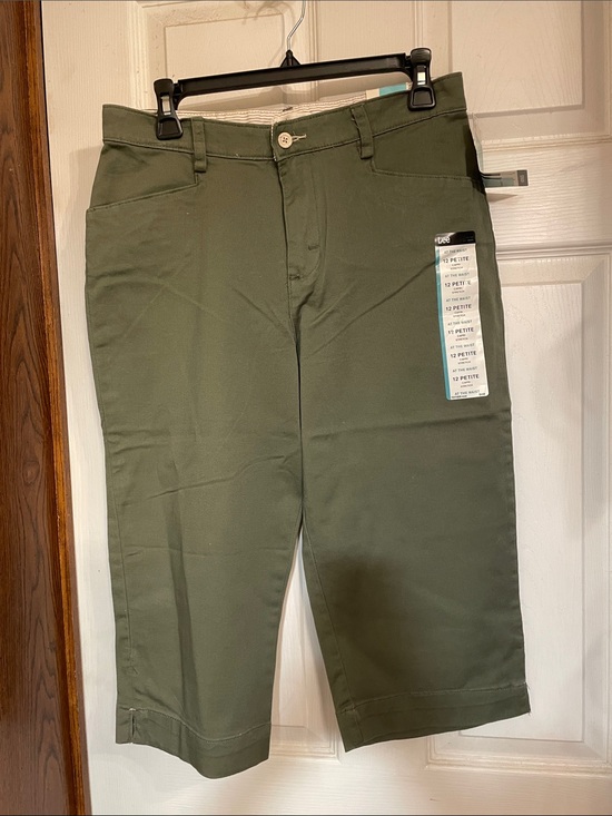 Lee Pants - Lee Olive Green womens Chino Crop Pants